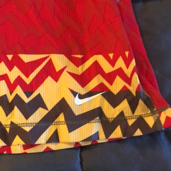 Nike Racerback Tank tip - Picture 2 of 5